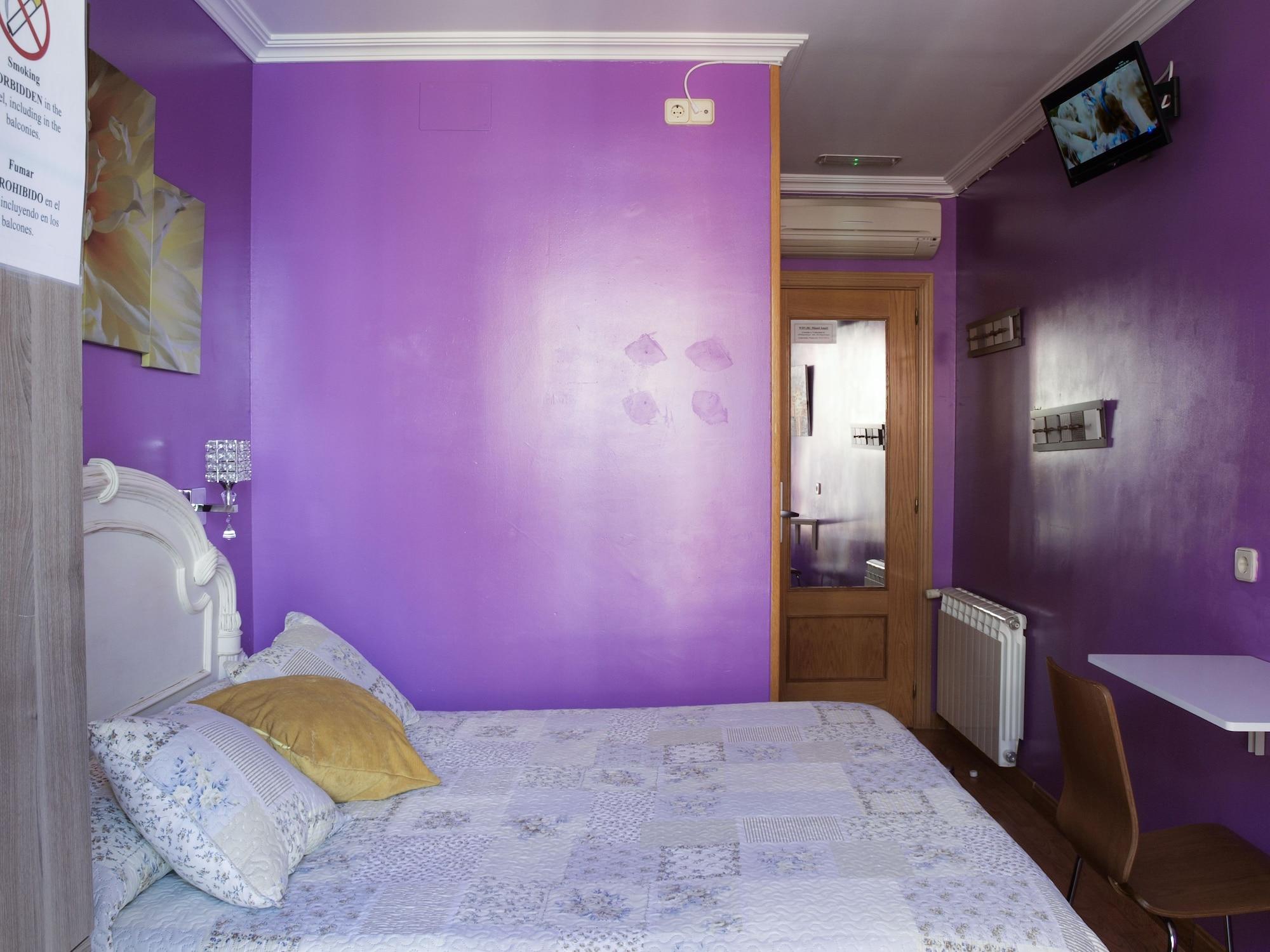 Rc Miguel Angel Hostel Madrid Exterior photo A room at the hotel