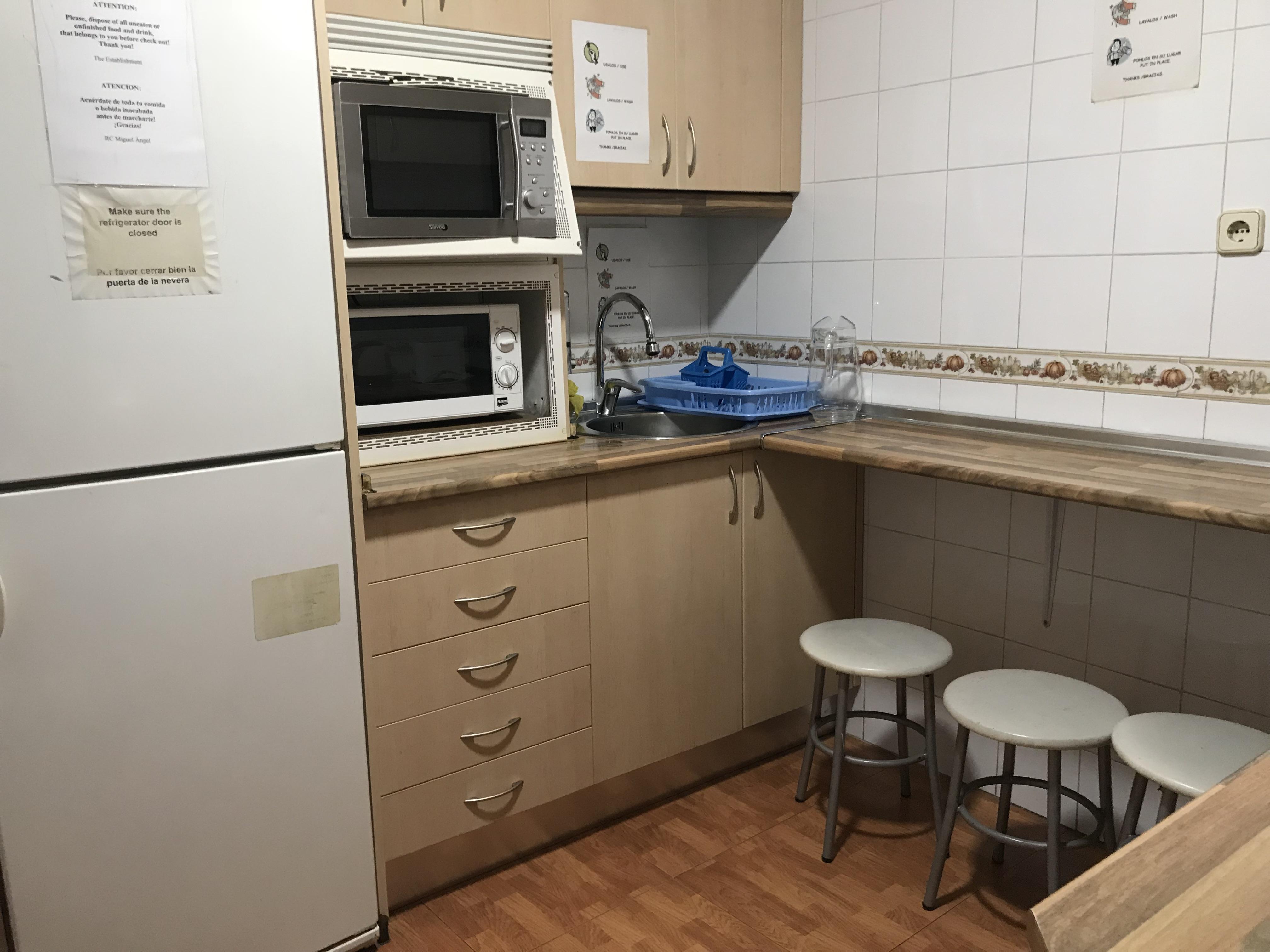 Rc Miguel Angel Hostel Madrid Exterior photo A shared kitchen at a hostel